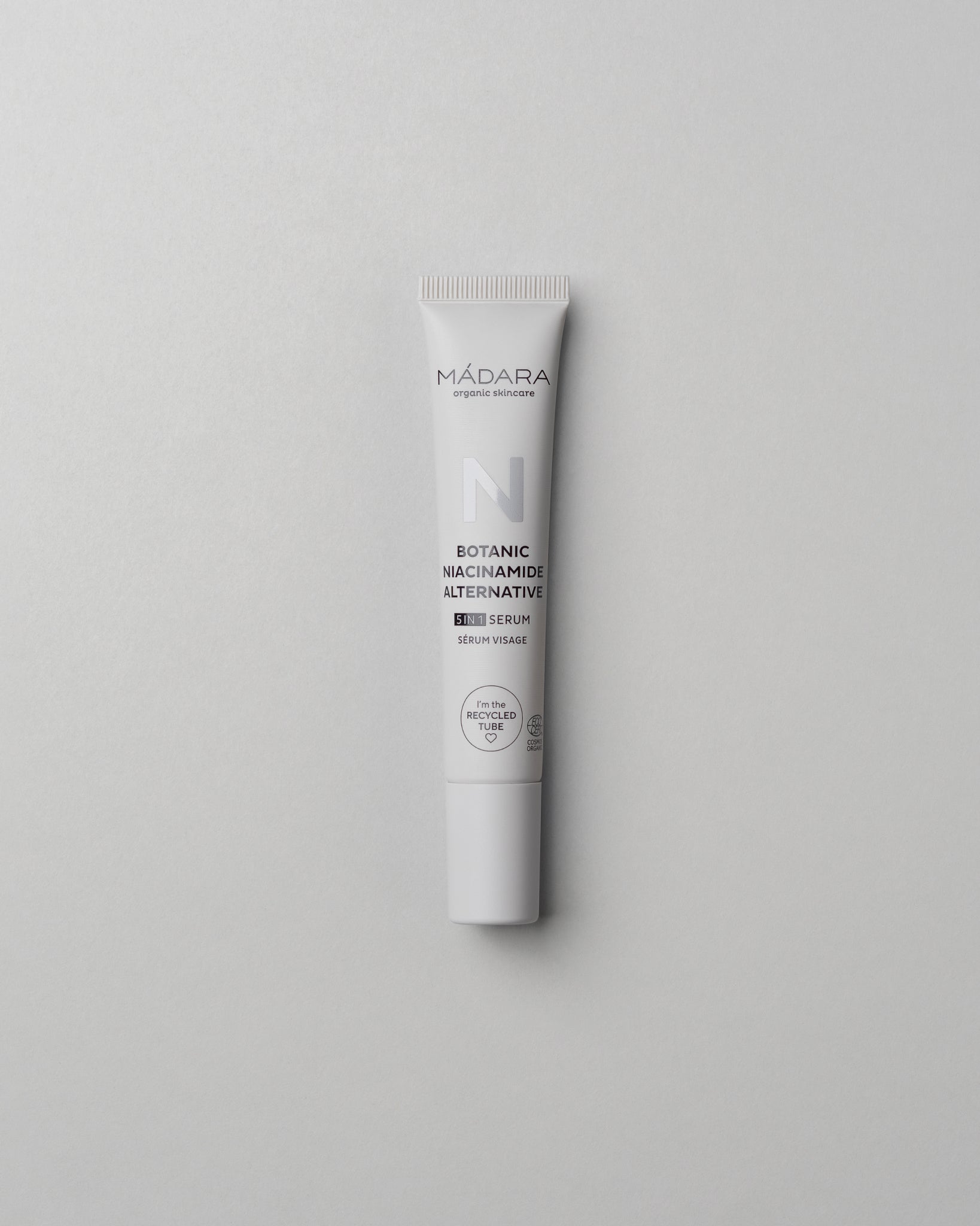 MÁDARA Organic Skincare niacinamide alternative travel size SM2223 15 product photo on plain background.