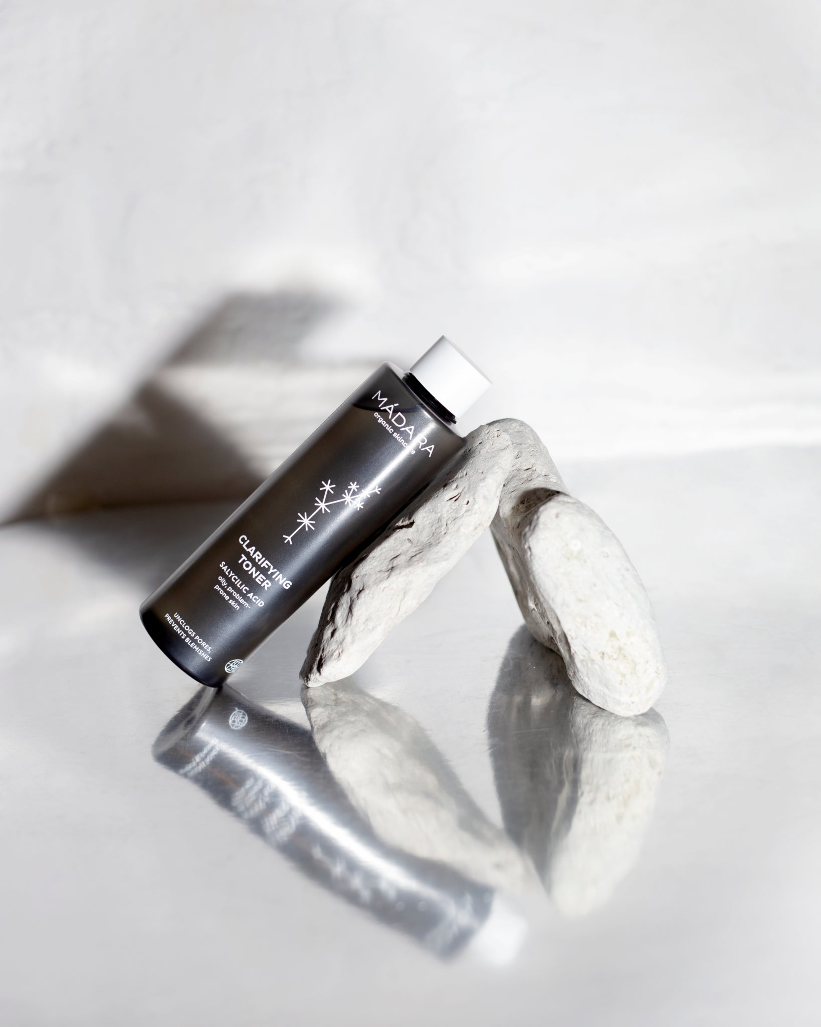 MÁDARA Organic Skincare cosmos natural exfoliating toner A2051 toner product photo on plain background.