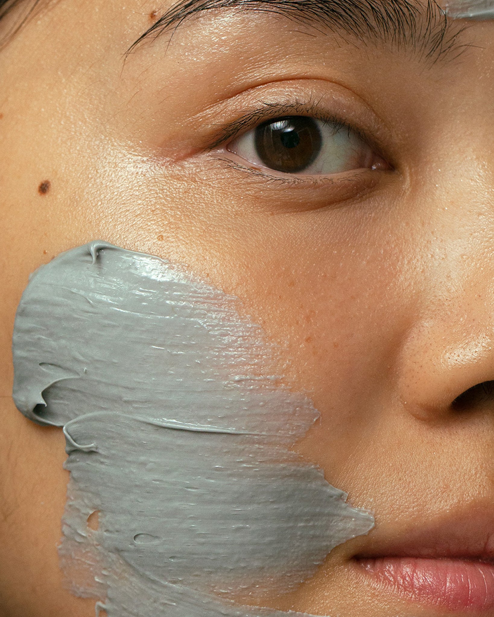 MÁDARA Organic Skincare lactic acid peel mask A2105 face mask product photo on plain background.