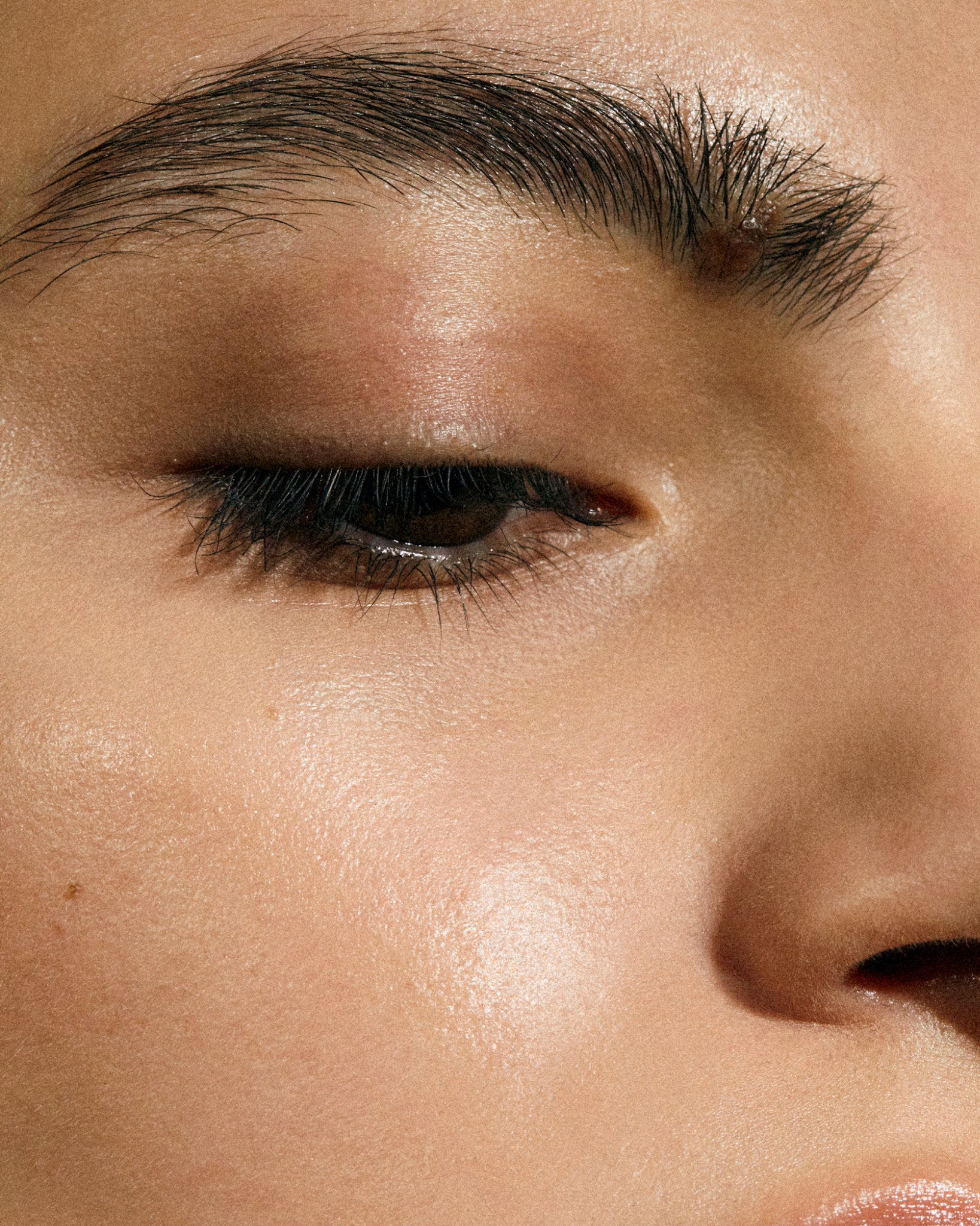 MÁDARA Organic Skincare pencil for dark brows A6891 product photo on plain background.