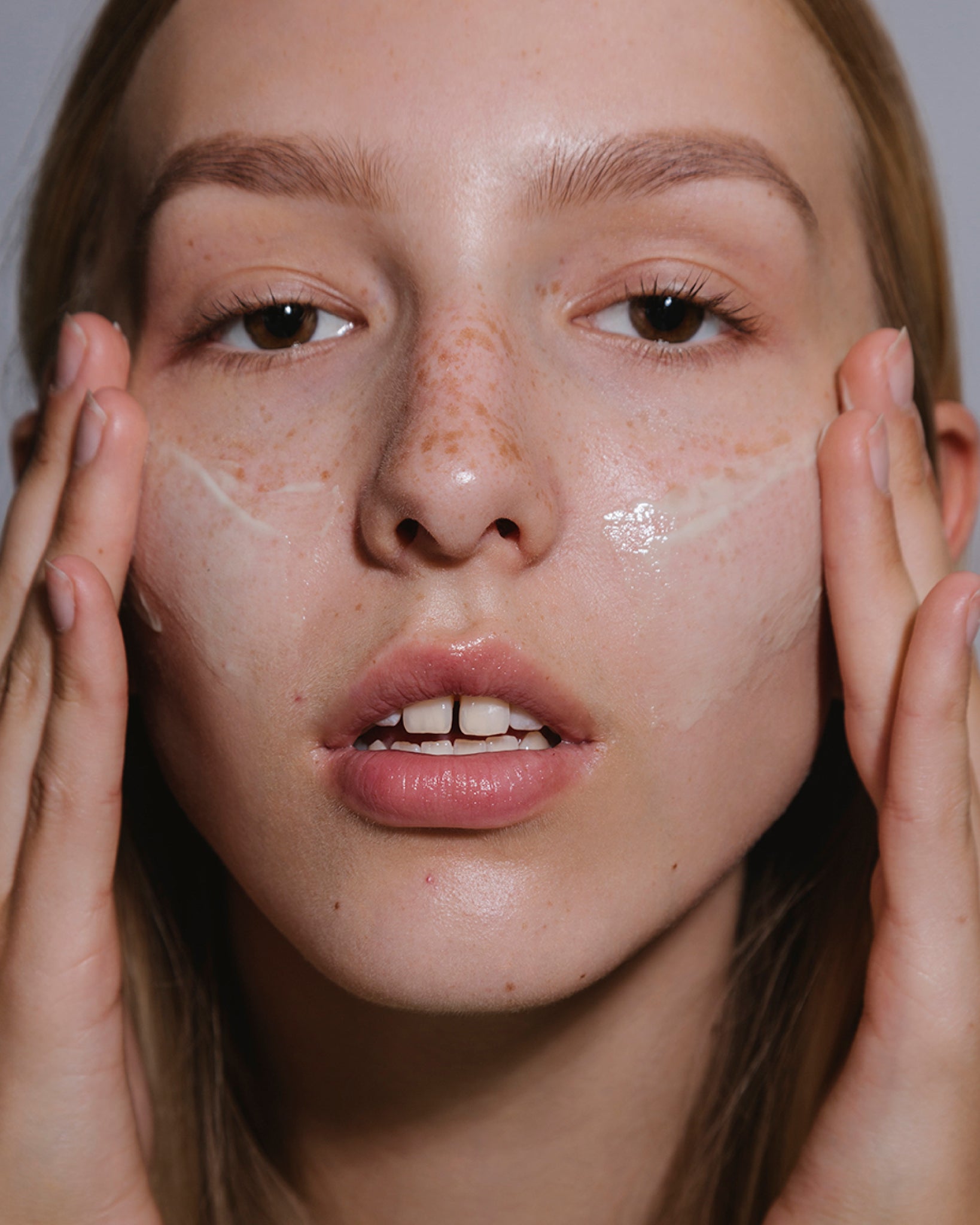 MΓDARA Organic Skincare skincare for acne prone skin A2204 product photo on plain background.