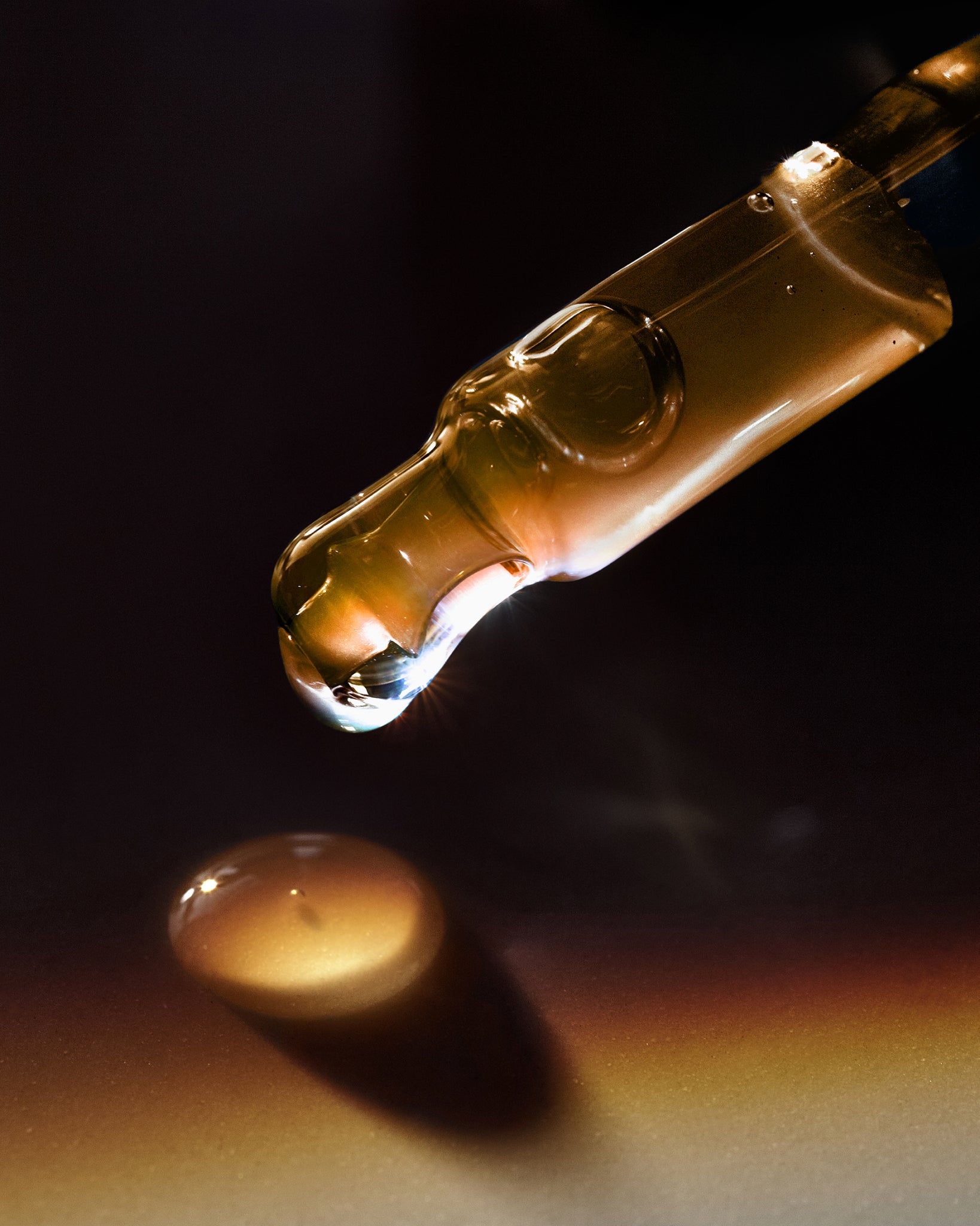 MÁDARA Organic Skincare anti ageing oil A2603 face oil product photo on plain background.