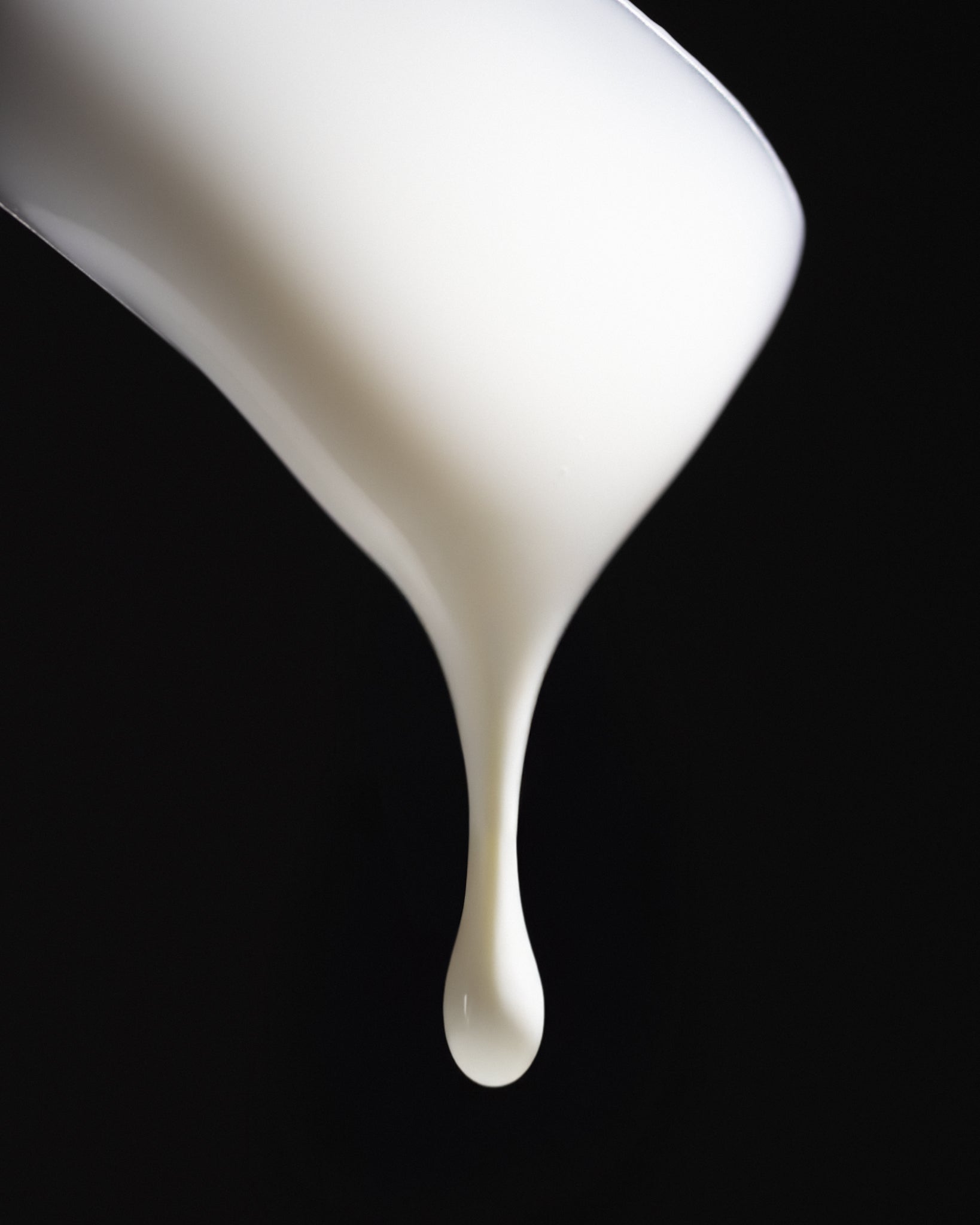 Texture close-up of MÁDARA Organic Skincare hydrating cream A3330 face cream �swatch demonstrates consistency and finish.