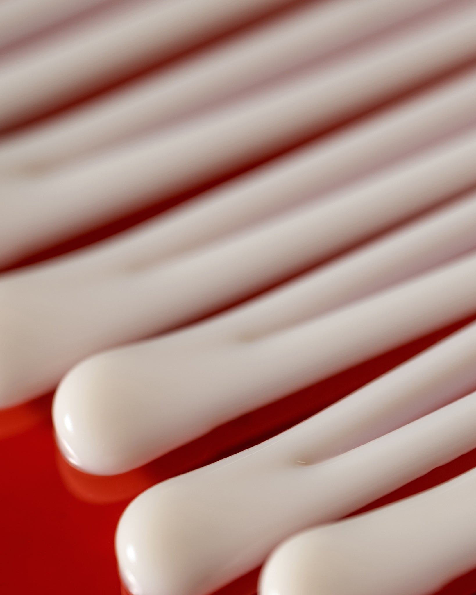 Texture close-up of MÁDARA Organic Skincare replenishing night cream SM3062 15 face cream �swatch demonstrates consistency and finish.