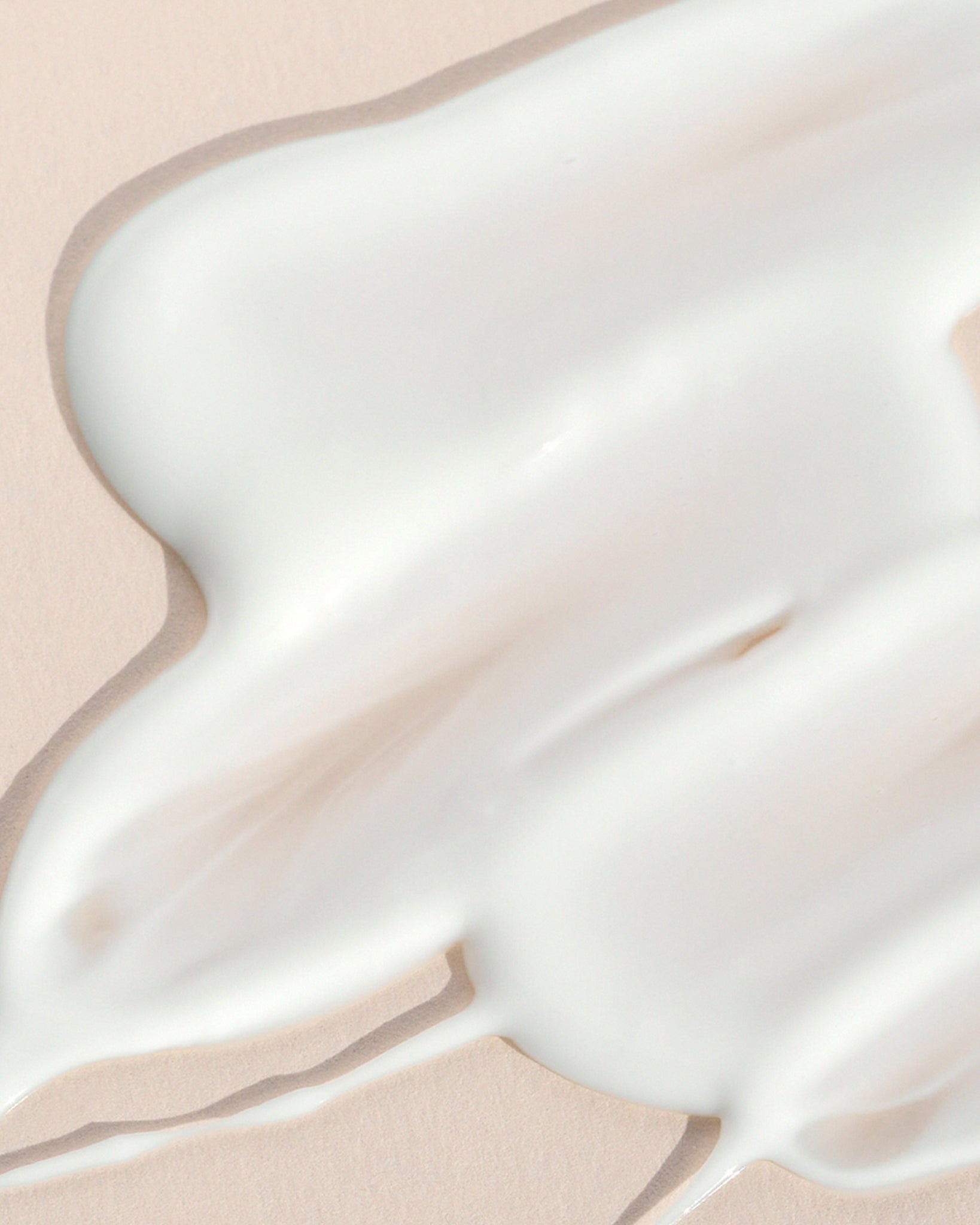 Texture close-up of MÁDARA Organic Skincare body lotion A1112 lotion �swatch demonstrates consistency and finish.