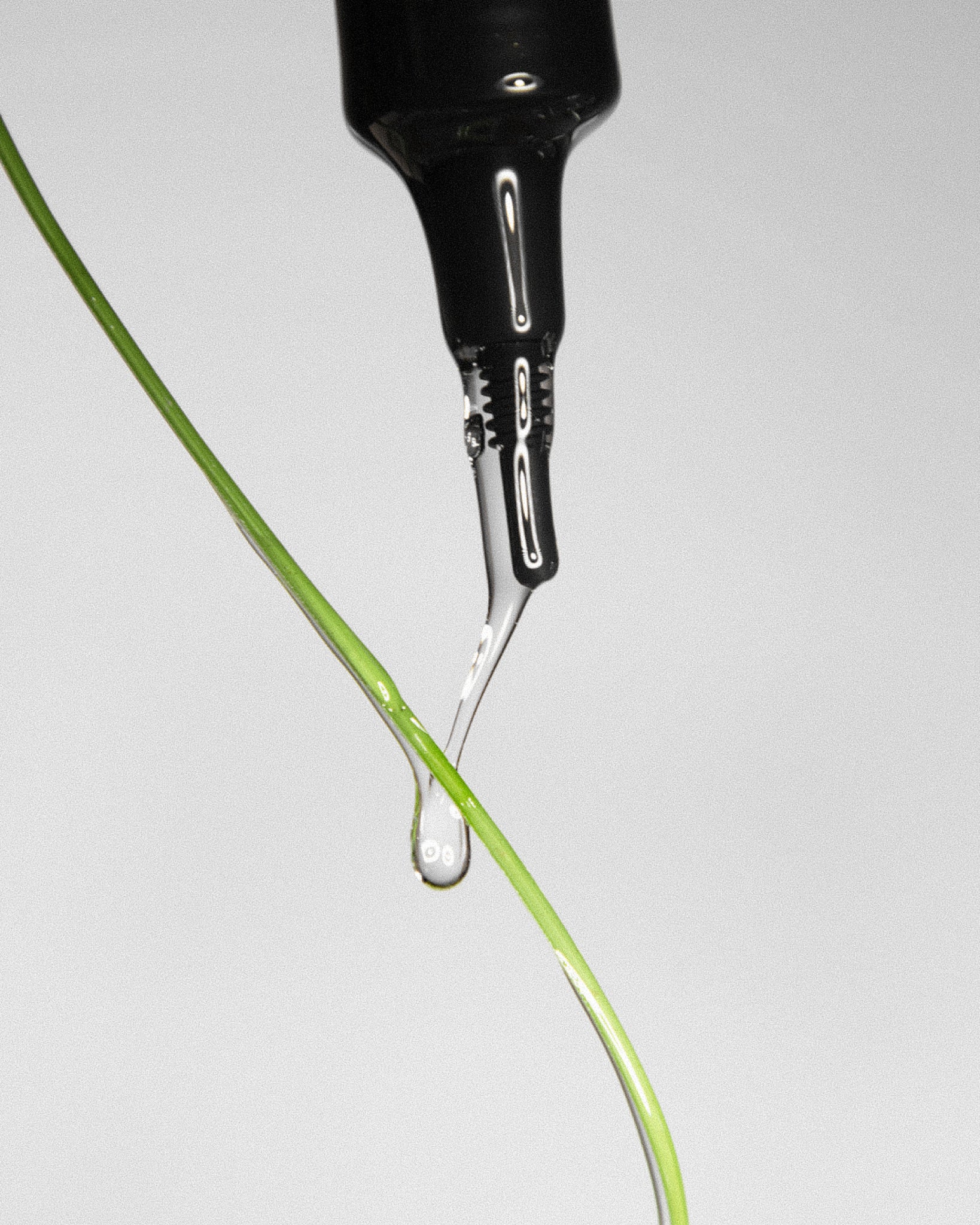 MÁDARA Organic Skincare lactic hyaluronic acid scalp peel A4074 product photo on plain background.