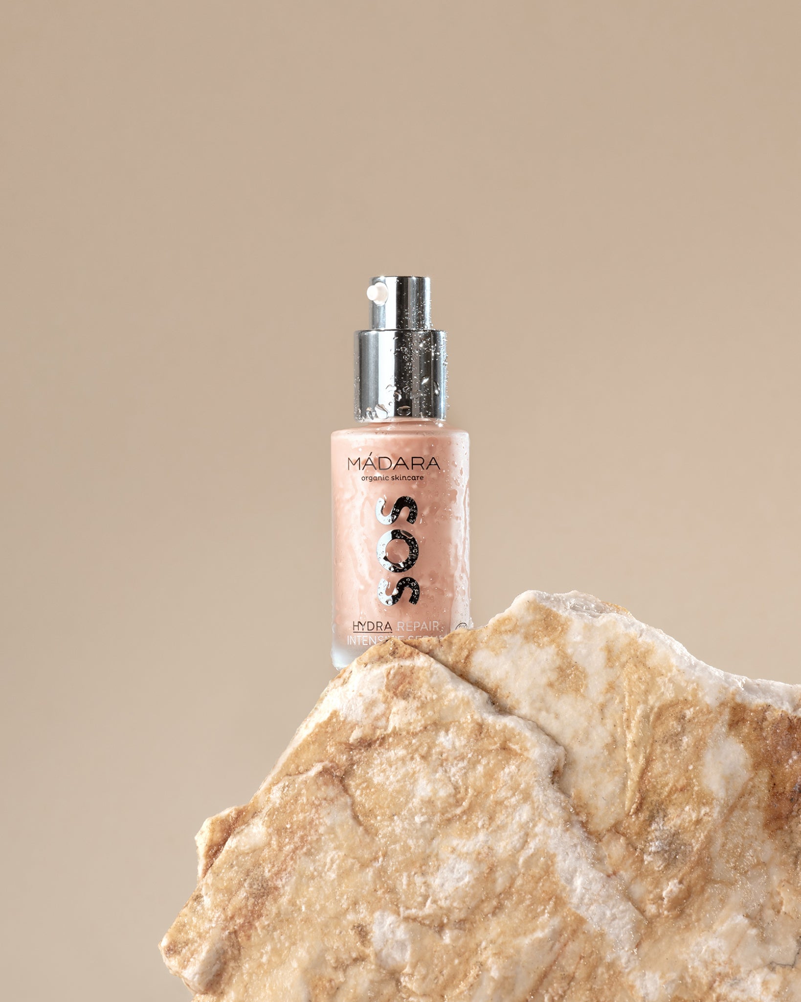 MÁDARA Organic Skincare moisturising serum A3021 serum product photo on plain background.