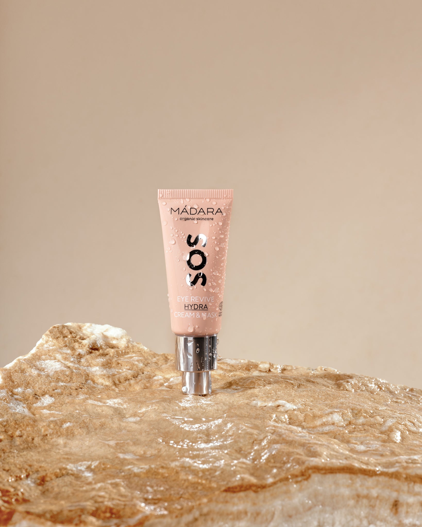 MÁDARA Organic Skincare sos eye contour cream mask A3031 face cream product photo on plain background.