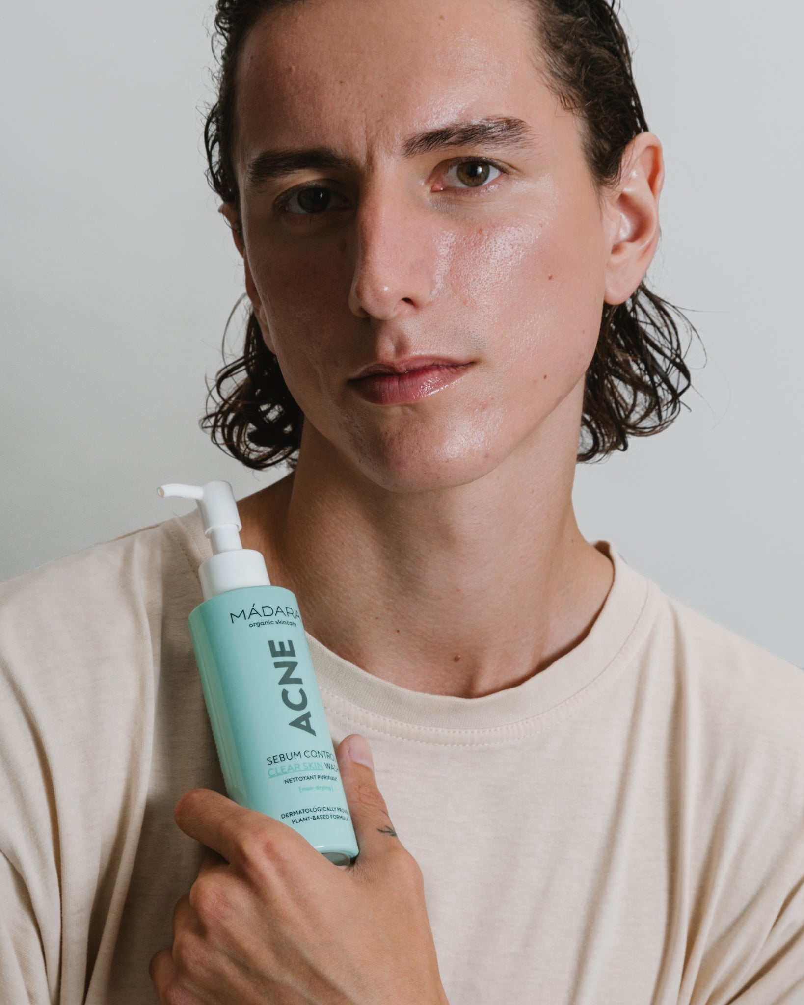 MÁDARA Organic Skincare skincare for men A2004 product photo on plain background.