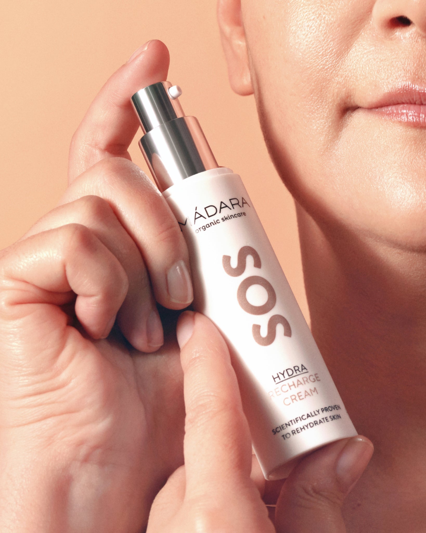 MÁDARA Organic Skincare sos moisturising cream A3011 face cream product photo on plain background.