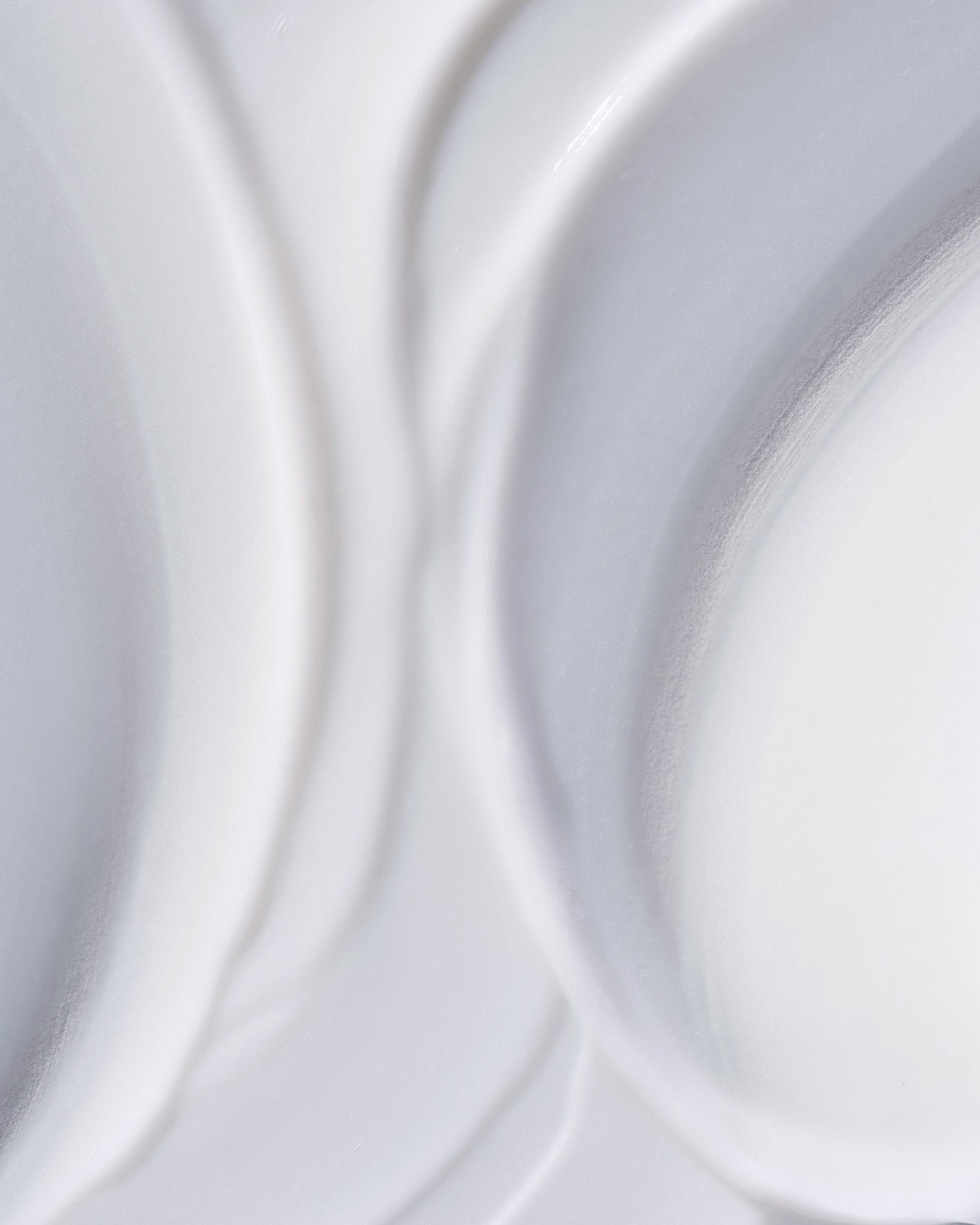 Texture close-up of MÁDARA Organic Skincare plant powered night cream A3172 face cream �swatch demonstrates consistency and finish.