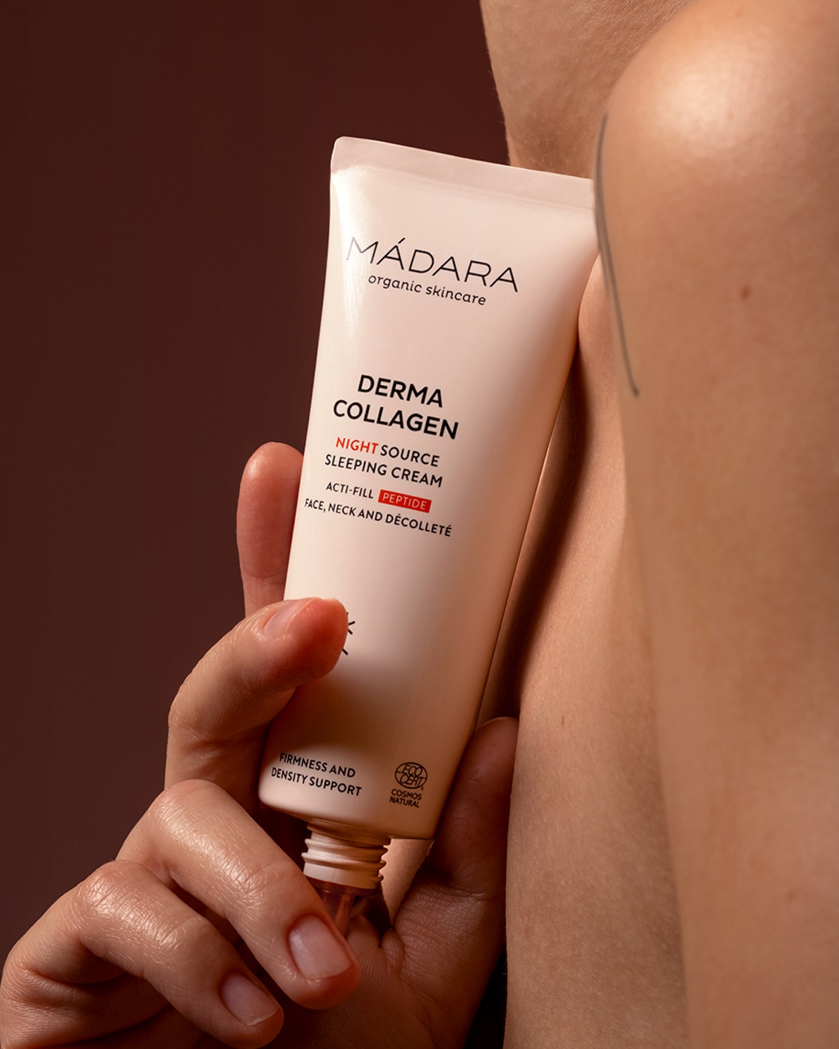 MÁDARA Organic Skincare replenishing night cream A3062 face cream product photo on plain background.