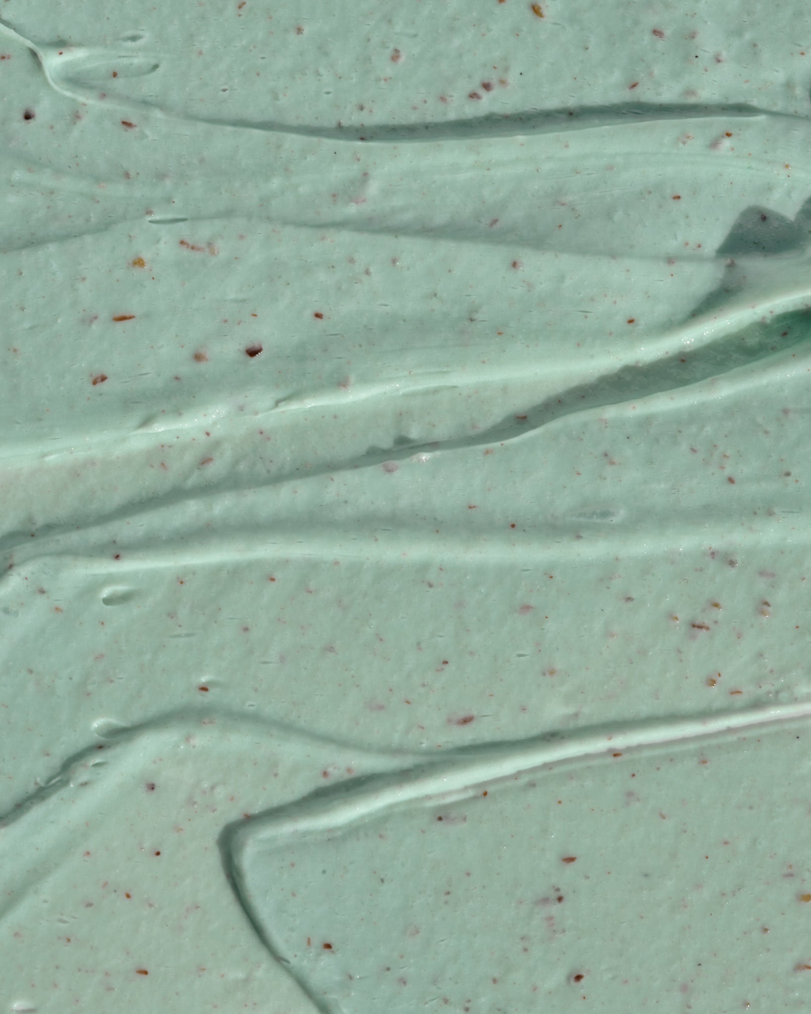 Texture close-up of MÁDARA Organic Skincare body peel A1252 �swatch demonstrates consistency and finish.